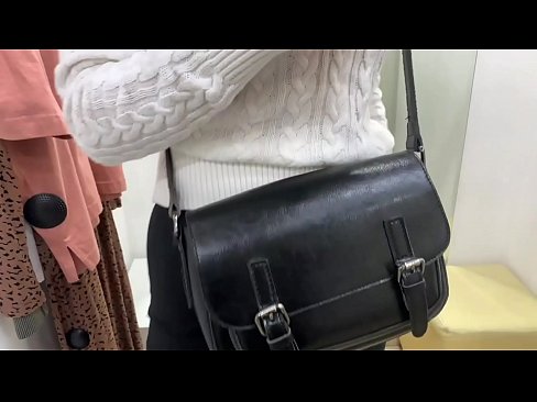 ❤️ Masturbazione pubblica della giovane cagna FeralBerry con un dildo nel camerino ❤️ Video di sessoal it.hellporno-com.ru ️❤